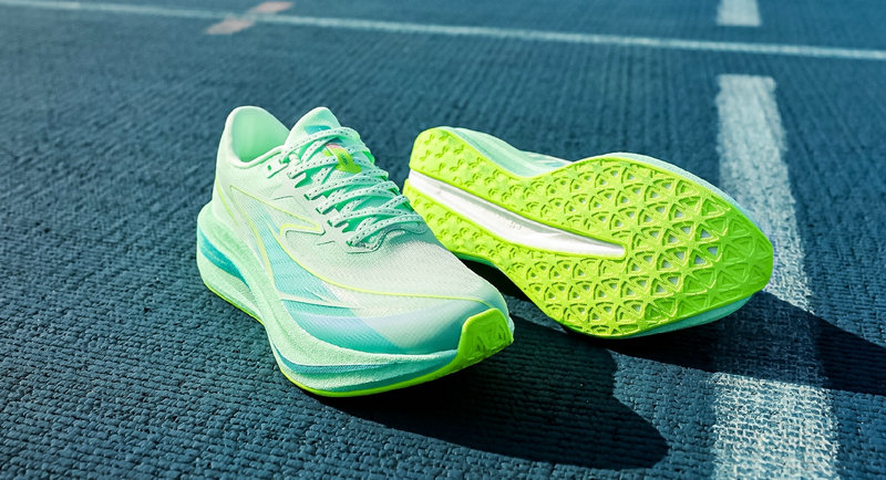 鸿星尔克发布 K101 无板训练跑鞋4.jpg