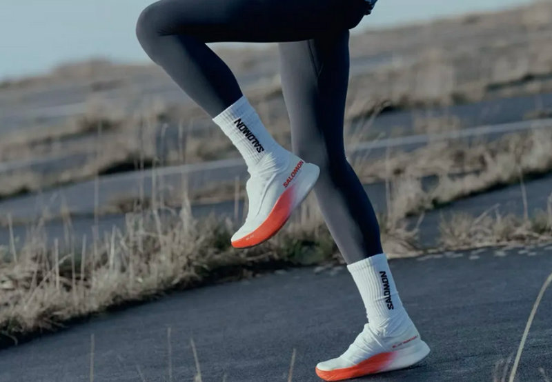 萨洛蒙发布 FALCON FLY 高端竞训跑服2.jpg