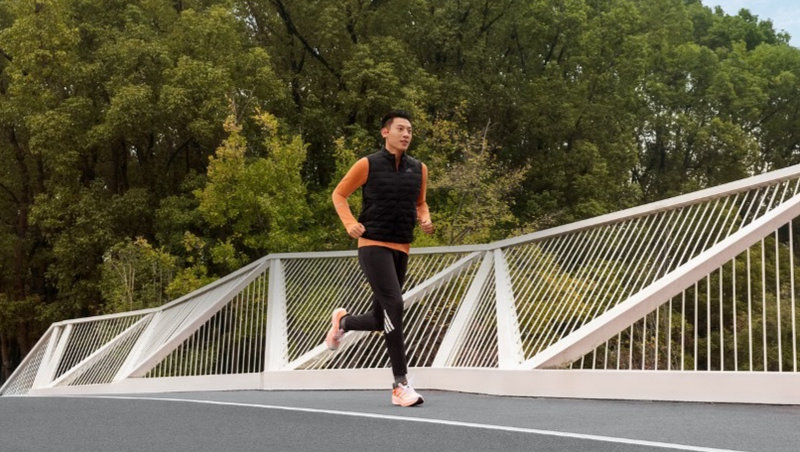 adidas CUSHIONNOVA跑鞋2.jpg