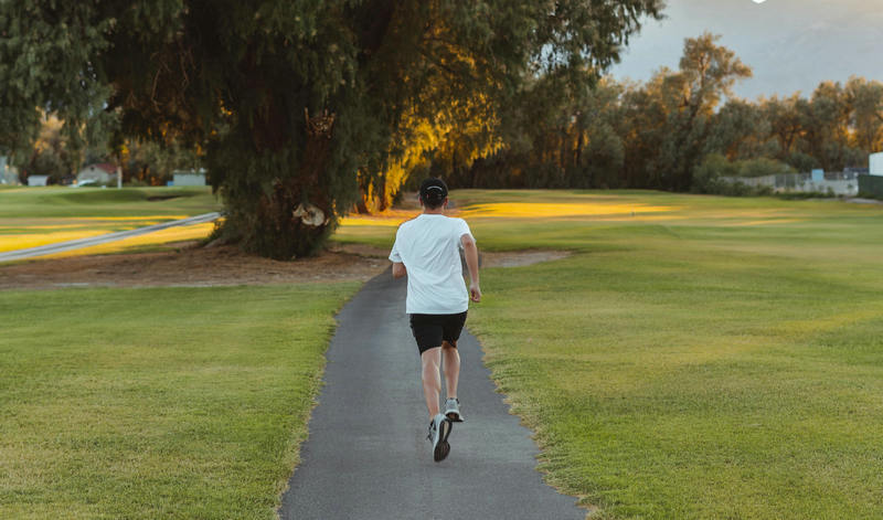 经常跑步的人需要补充什么营养？长期<strong>跑步营养</strong>补充的核心法则